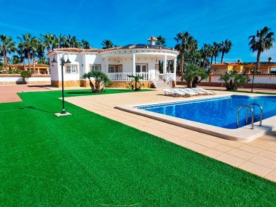 Detached three-bedroom country villa in Catral with private pool and landscaped walled plot